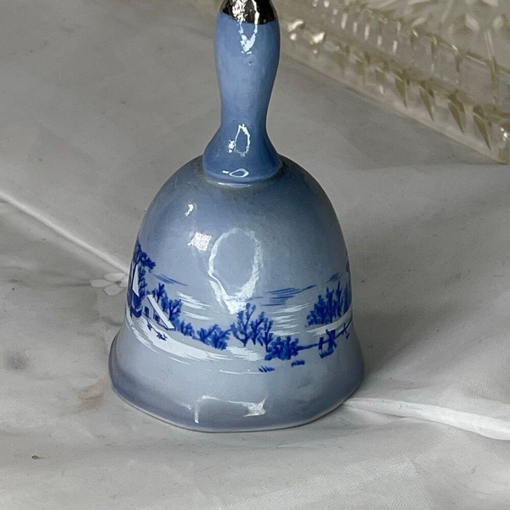 Vintage Currier & Ives porcelain bell “ Winter Homestead “ bell.